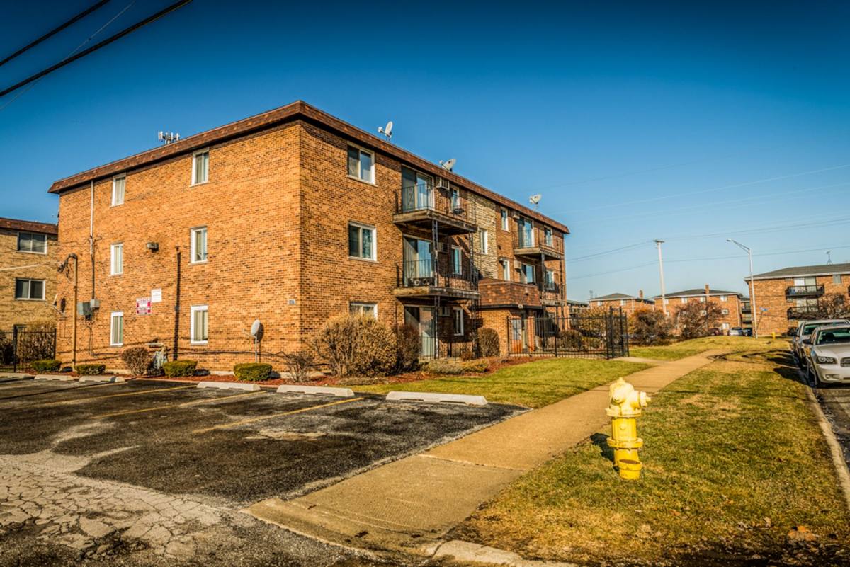 Apartment for rent at 1677-85 State St, Calumet City, IL 60409