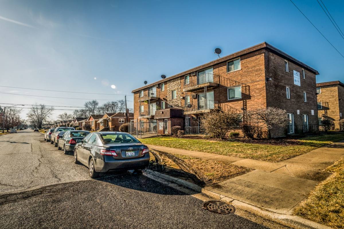 Apartment for rent at 1677-85 State St, Calumet City, IL 60409