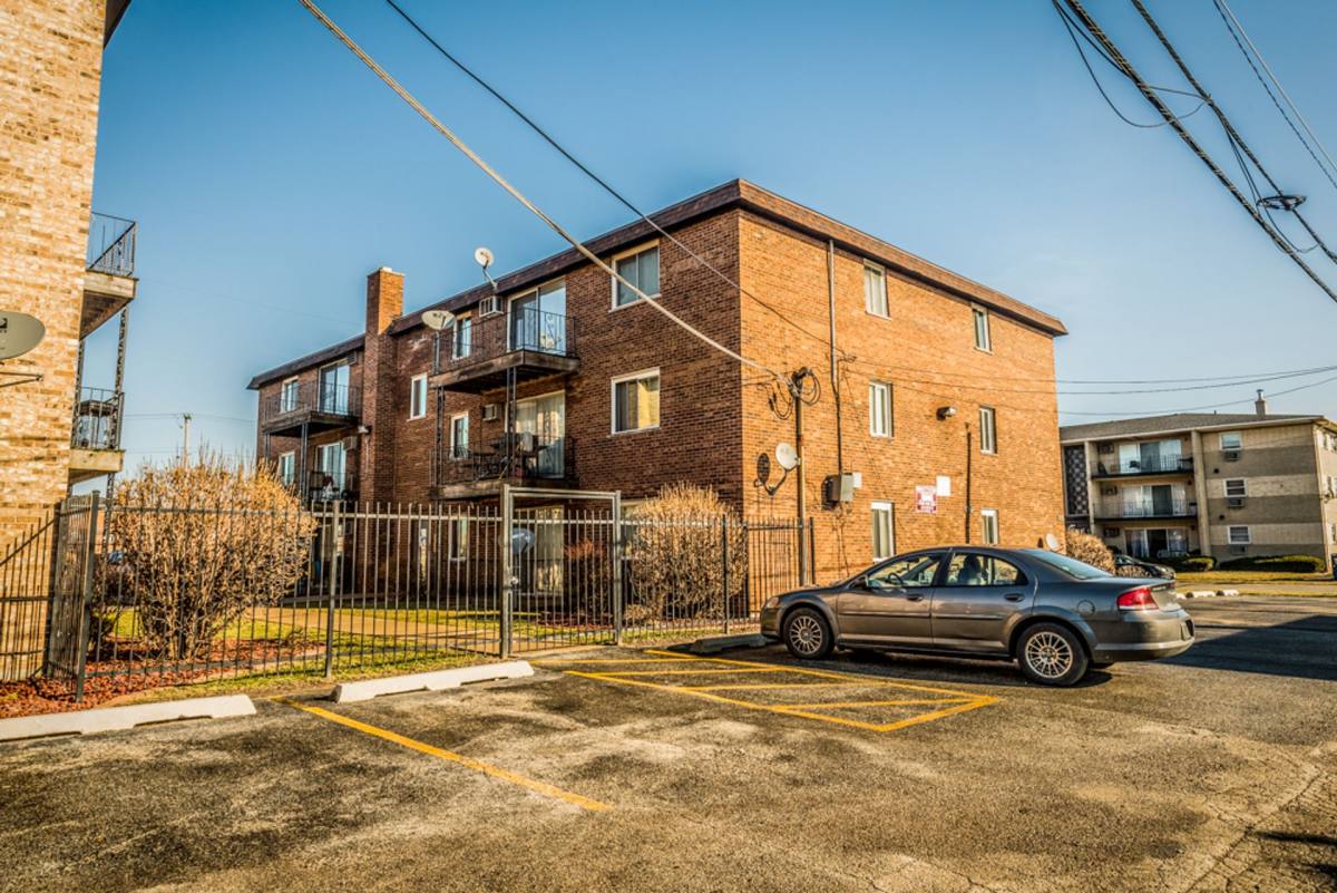 Apartment for rent at 1677-85 State St, Calumet City, IL 60409