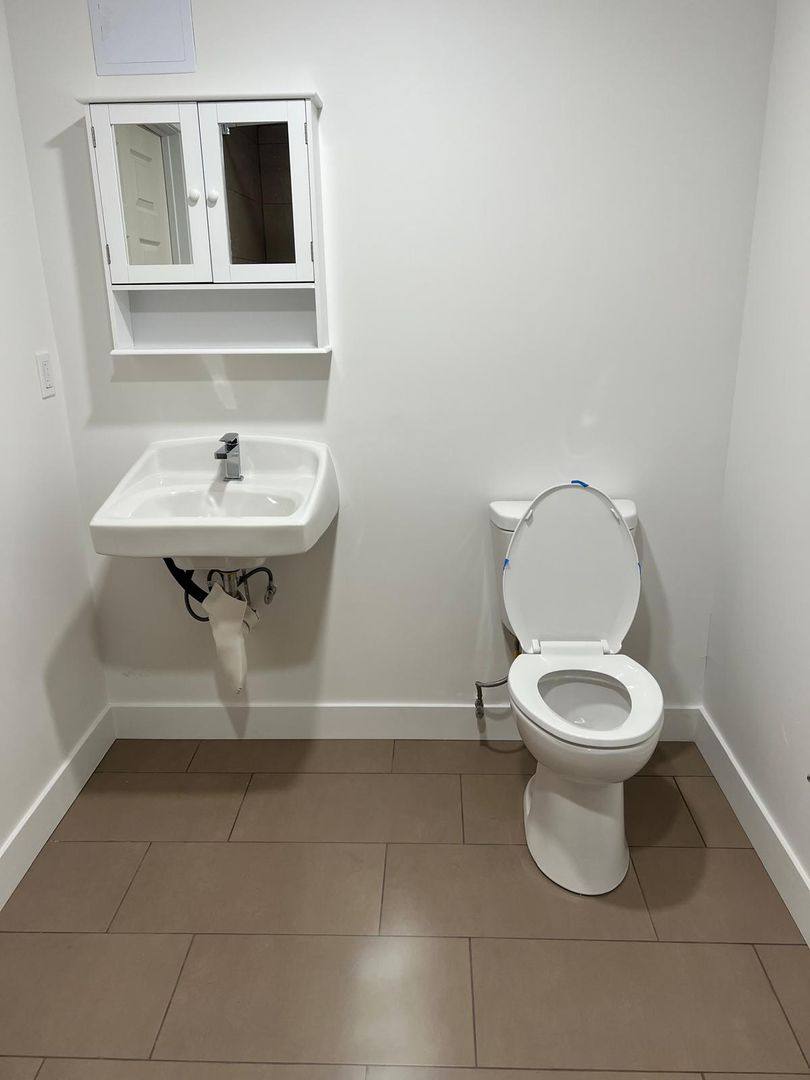 Apartment for rent at 1039 E 28th St, Los Angeles, CA 90011