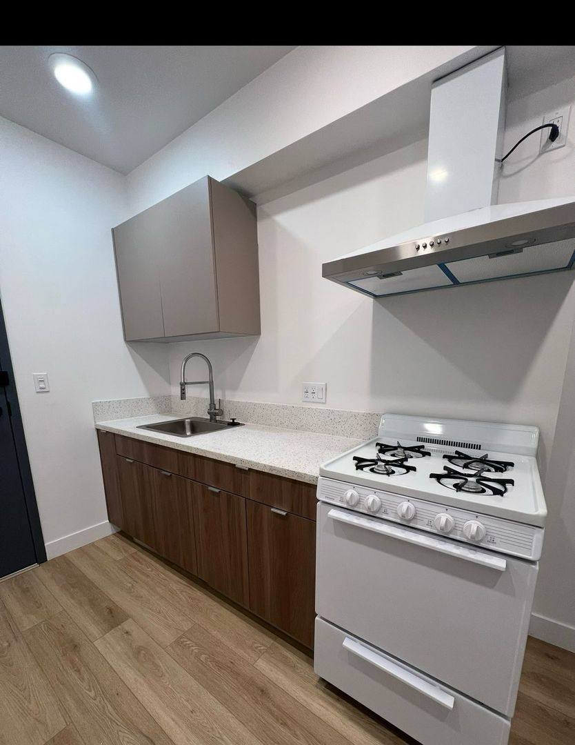 Apartment for rent at 1039 E 28th St, Los Angeles, CA 90011