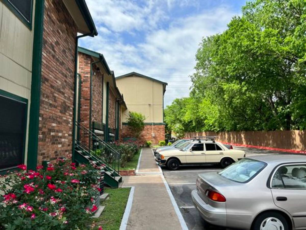 Apartment for rent at 117 W William Cannon Dr, Austin, TX 78745