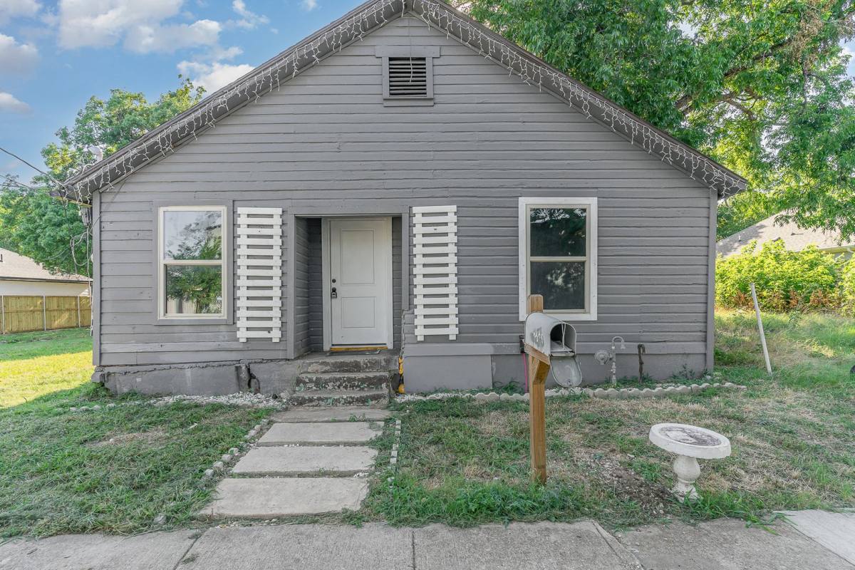 House for rent at 4621 Owenwood Ave, Dallas, TX 75223