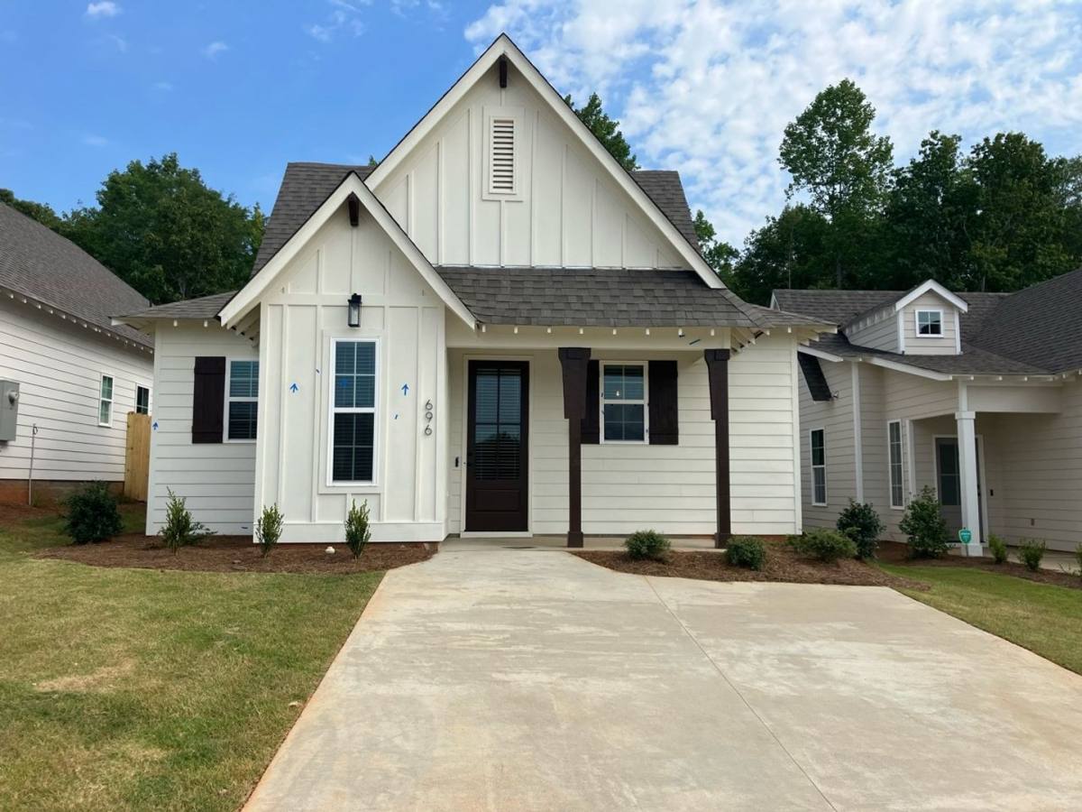 House for rent at 696 Village Dr, Opelika, AL 36801