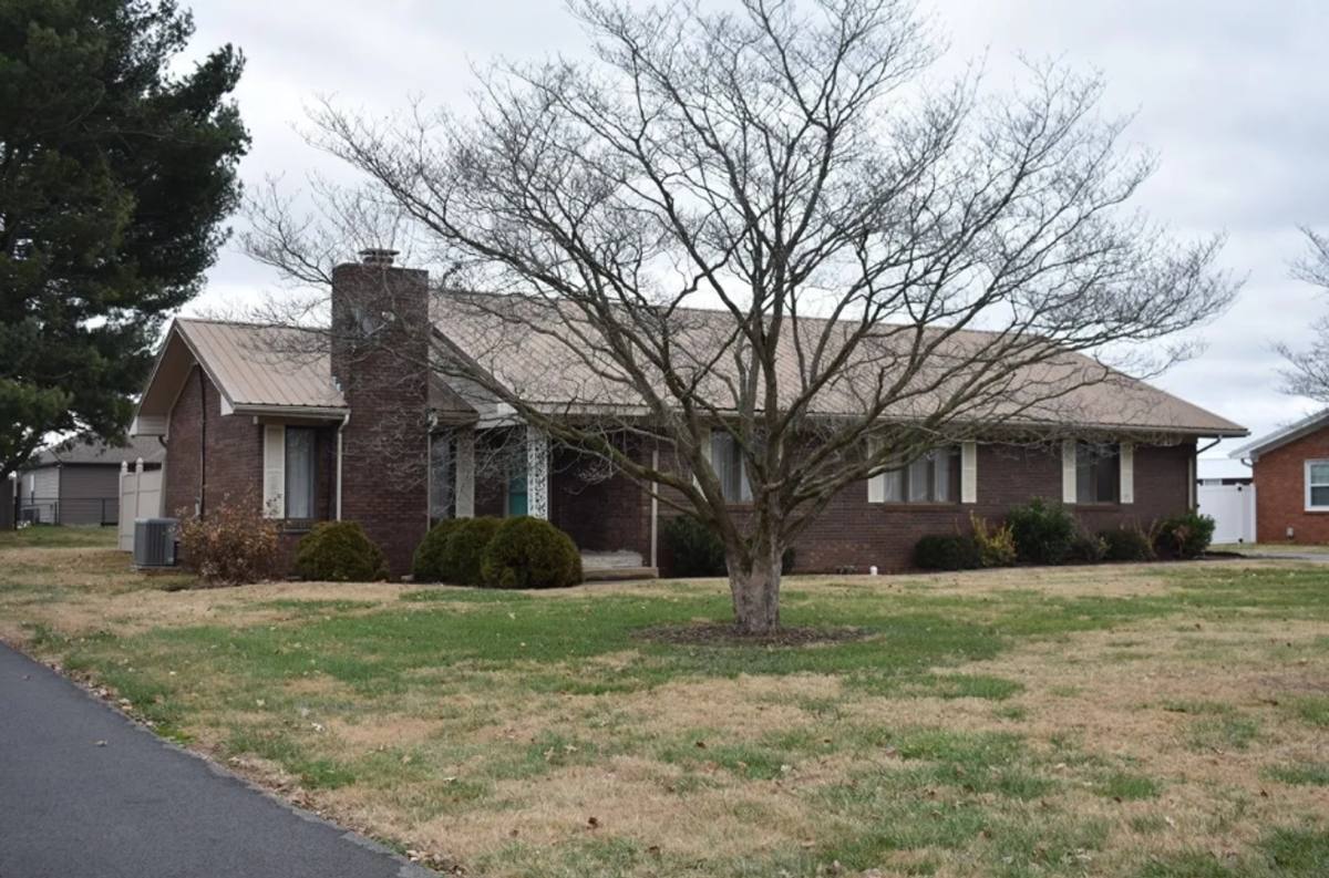 House for rent at 122 N Fairway Rd, Franklin, KY 42134