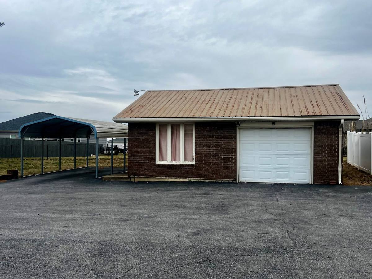 House for rent at 122 N Fairway Rd, Franklin, KY 42134
