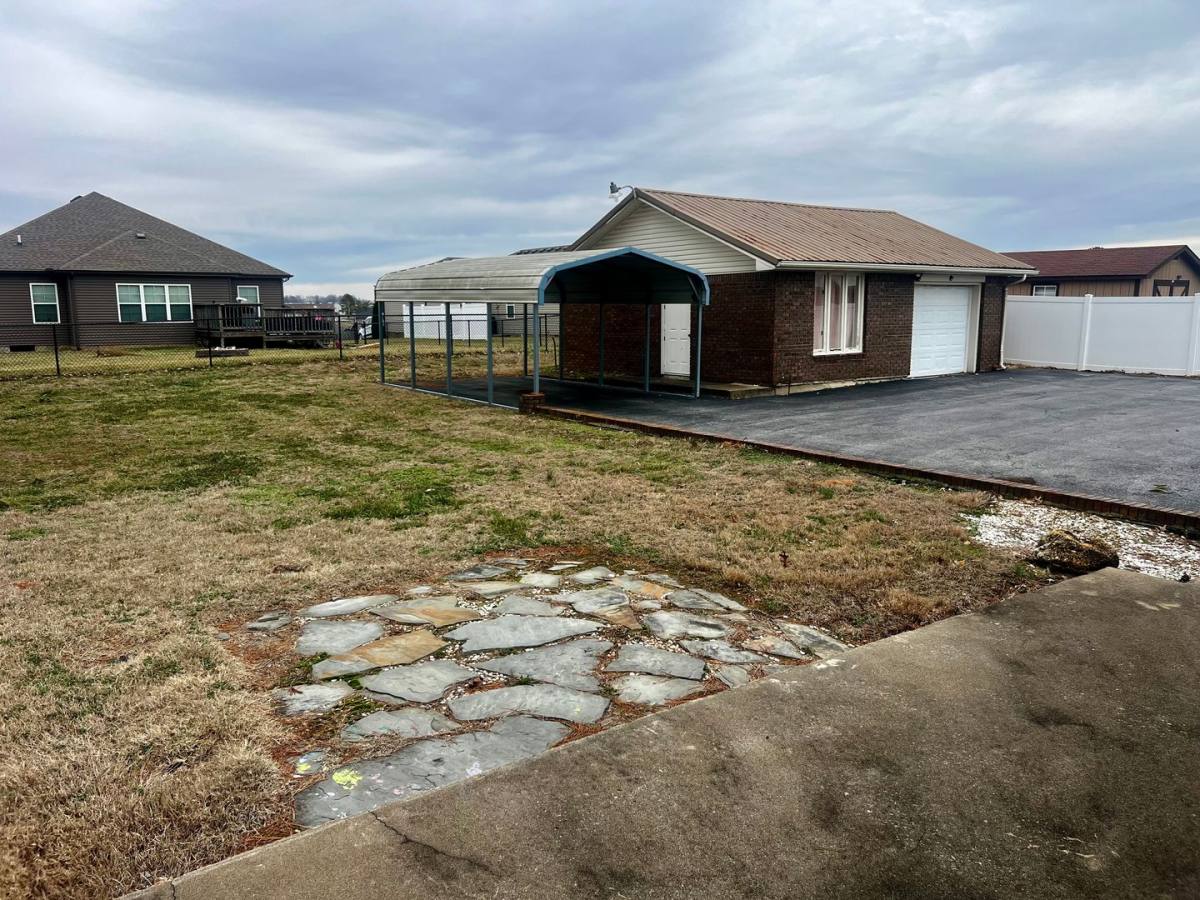 House for rent at 122 N Fairway Rd, Franklin, KY 42134