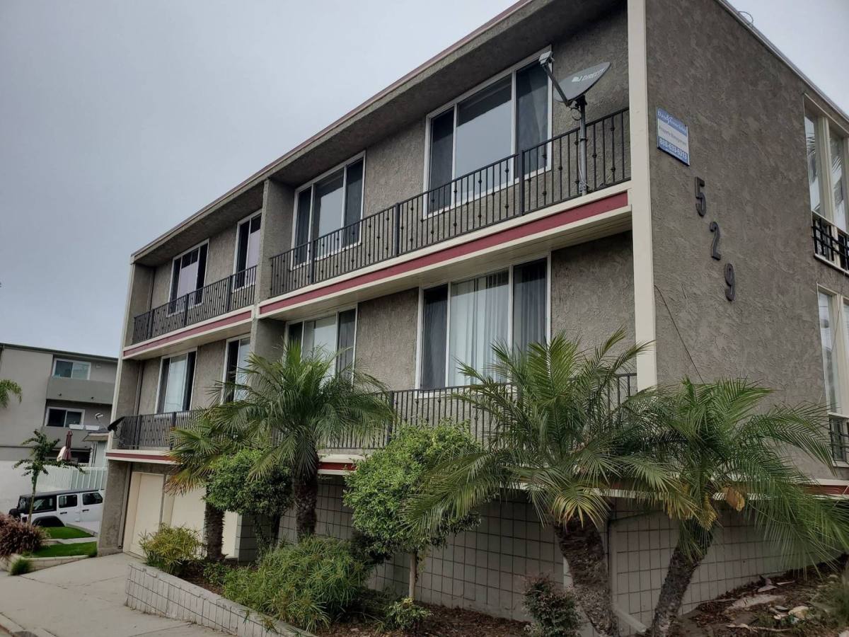 Apartment for rent at 529 Manhattan Beach Blvd, Manhattan Beach, CA 90266