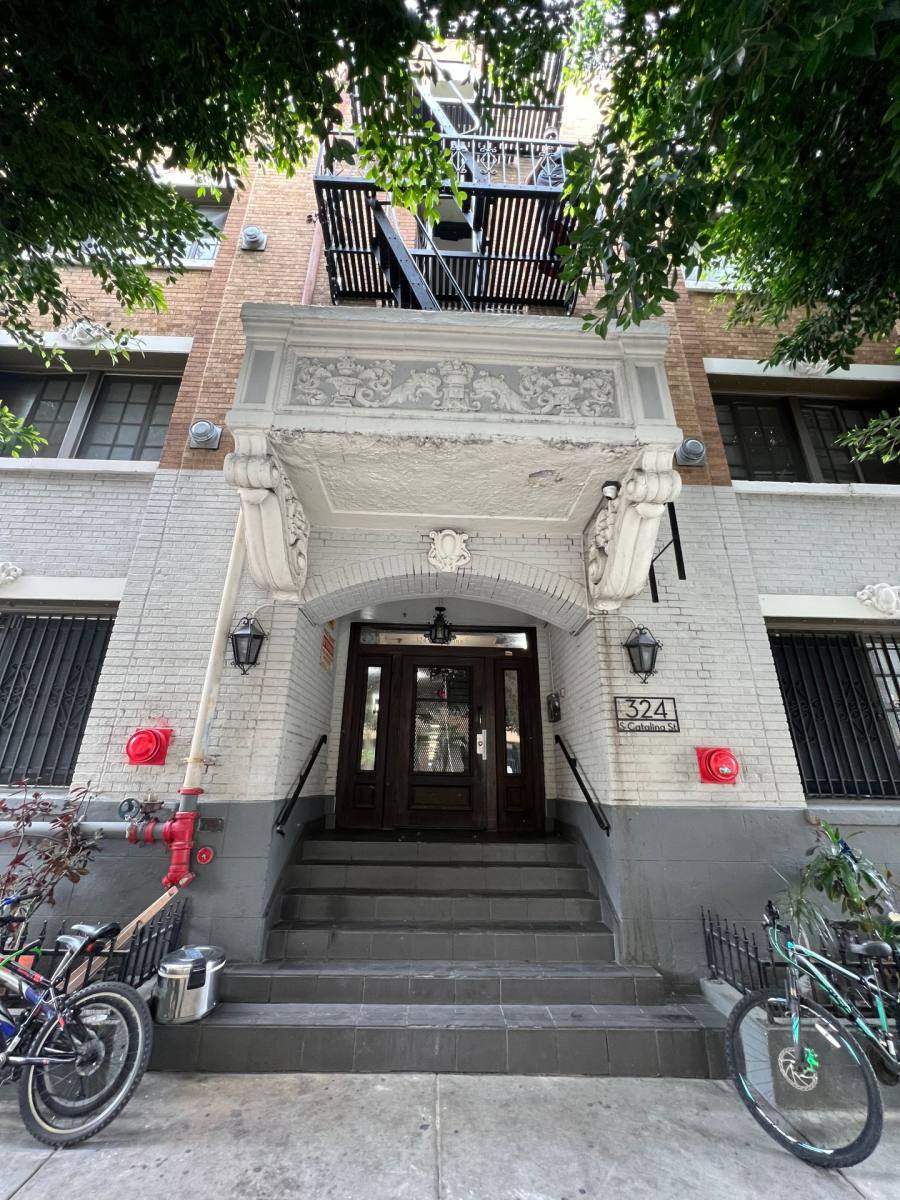 Apartment for rent at 324 S Catalina St, Los Angeles, CA 90020