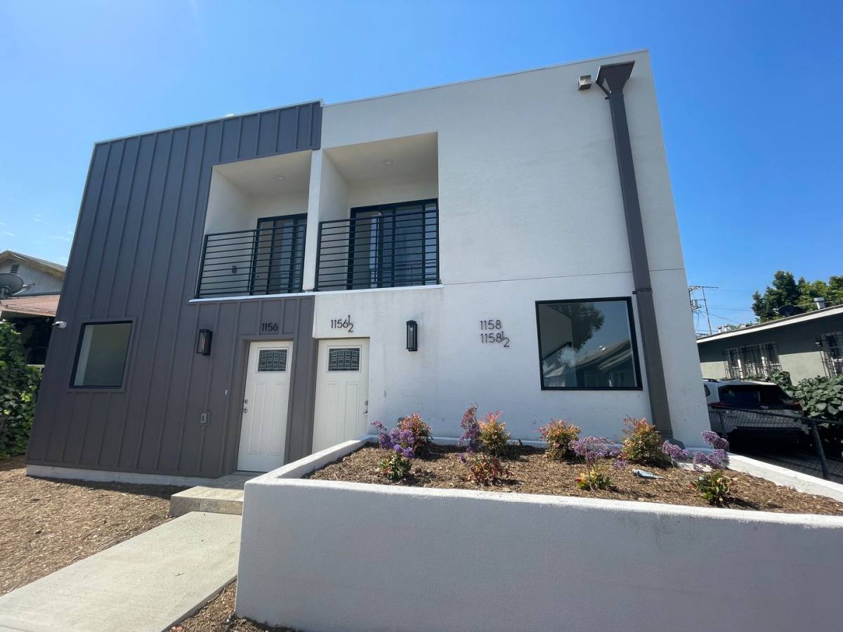 Apartment for rent at 1156 W 38th St, Los Angeles, CA 90037
