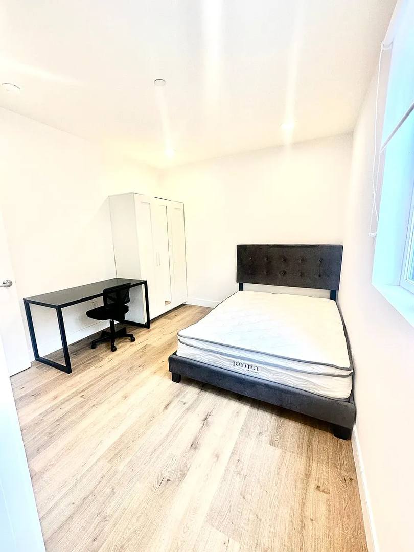 Apartment for rent at 1156 W 38th St, Los Angeles, CA 90037