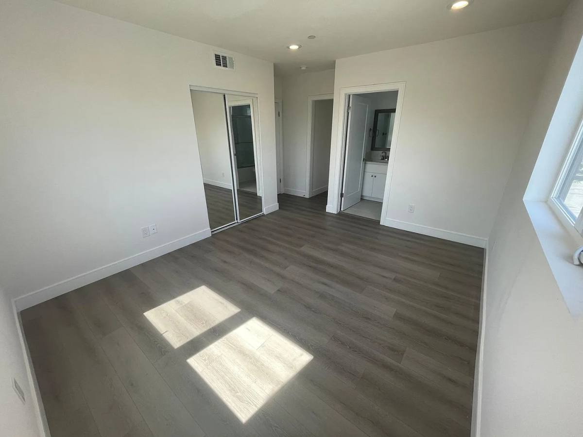Apartment for rent at 1156 W 38th St, Los Angeles, CA 90037