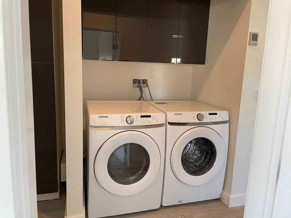 Apartment for rent at 1156 W 38th St, Los Angeles, CA 90037
