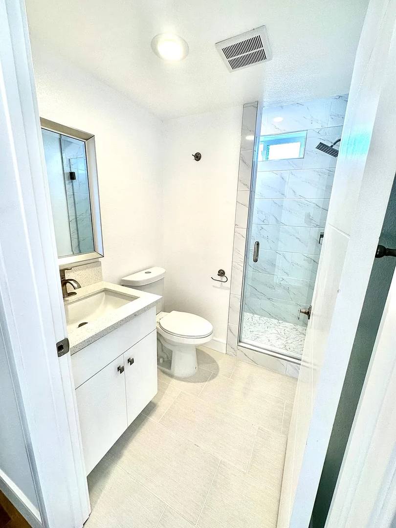 Apartment for rent at 1156 W 38th St, Los Angeles, CA 90037