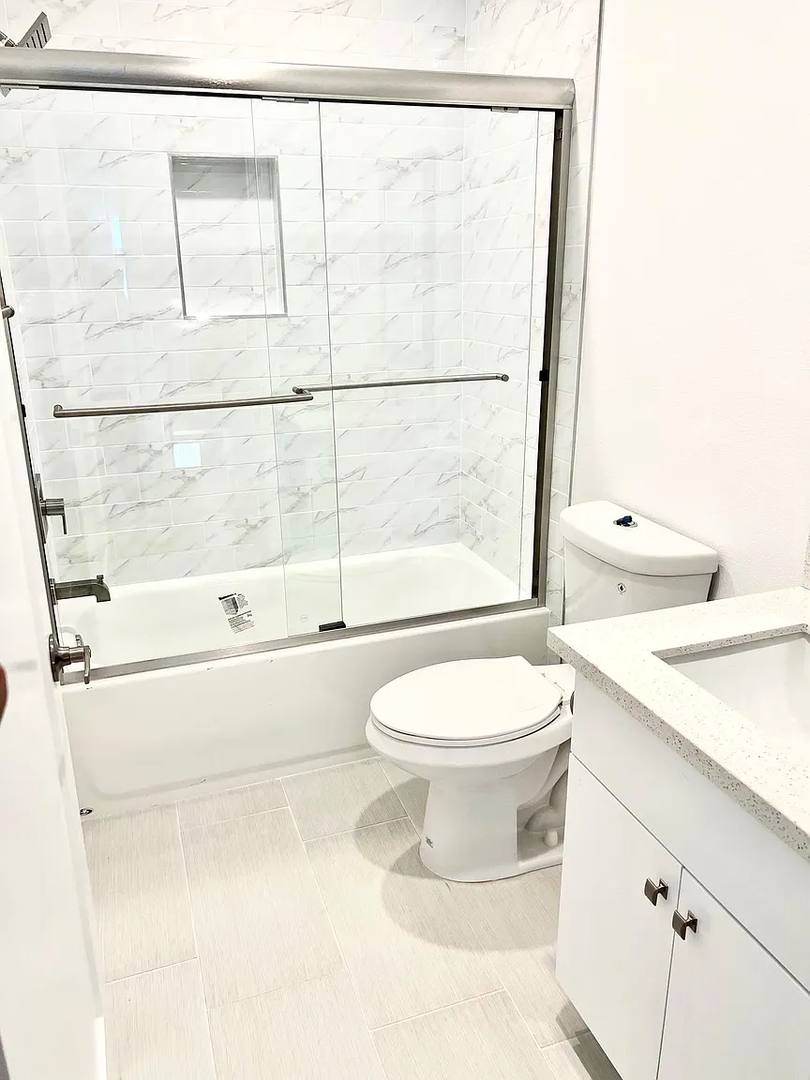 Apartment for rent at 1156 W 38th St, Los Angeles, CA 90037