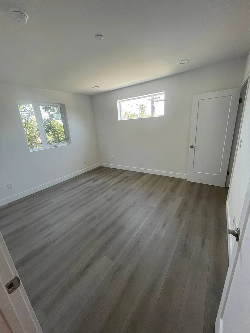 Apartment for rent at 1156 W 38th St, Los Angeles, CA 90037