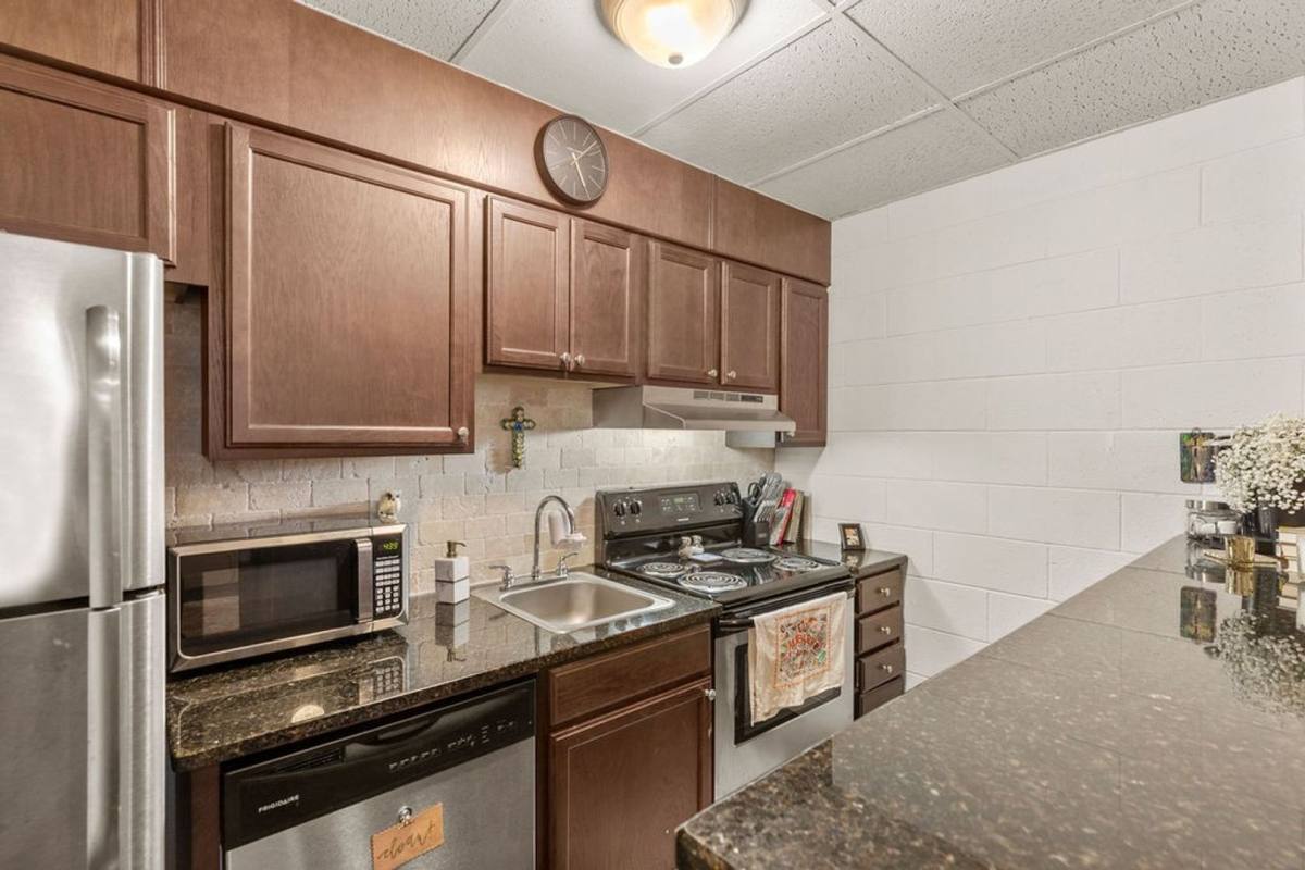 Apartment for rent at 306 E Magnolia Ave, Auburn, AL 36830