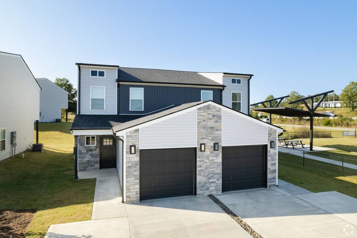 Townhouse for rent at 1202 Chelsey Lane, Inman, SC 29349