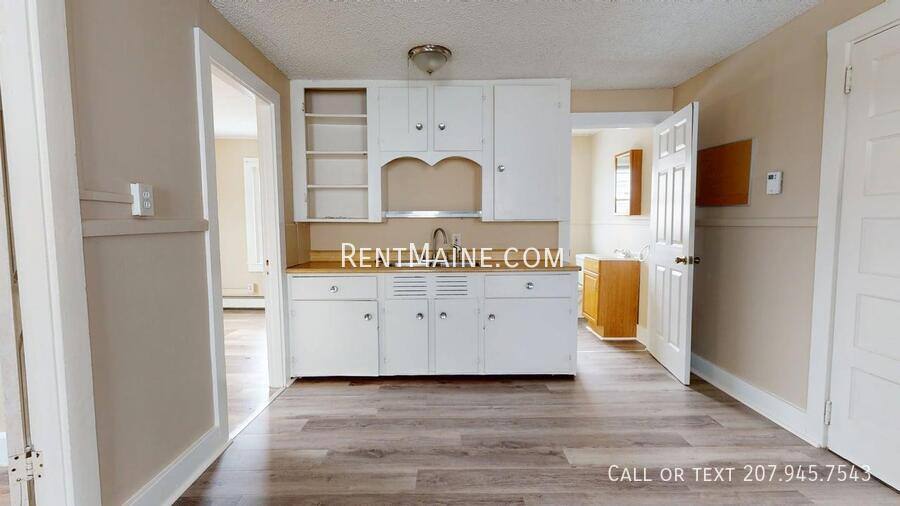 Apartment for rent at 172 College Ave #6, Waterville, ME 04901