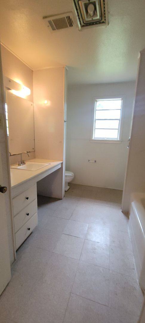 Townhouse for rent at 3323 1 2 B Darien St, Shreveport, LA 71109