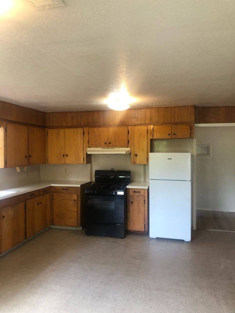 Townhouse for rent at 3323 1 2 B Darien St, Shreveport, LA 71109