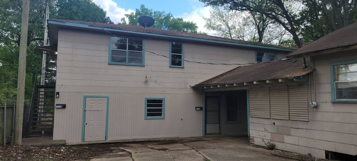 Townhouse for rent at 3323 1 2 B Darien St, Shreveport, LA 71109