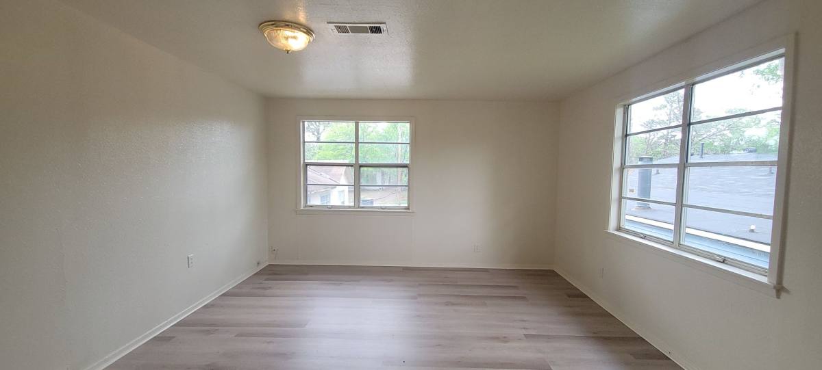 Townhouse for rent at 3323 1 2 B Darien St, Shreveport, LA 71109