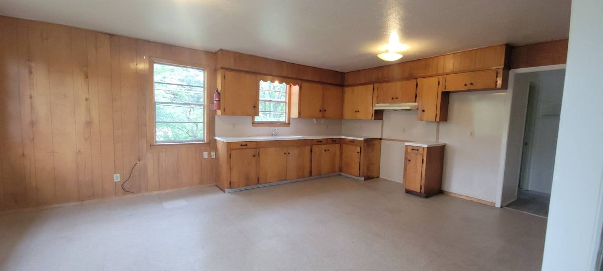 Townhouse for rent at 3323 1 2 B Darien St, Shreveport, LA 71109