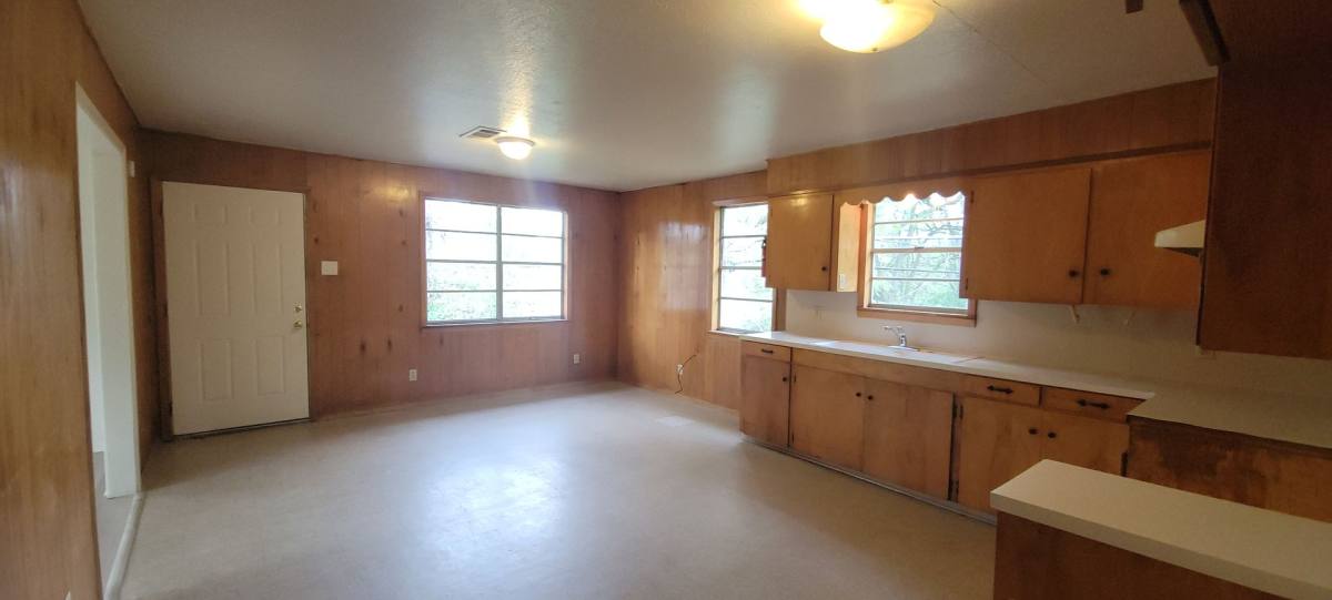 Townhouse for rent at 3323 1 2 B Darien St, Shreveport, LA 71109