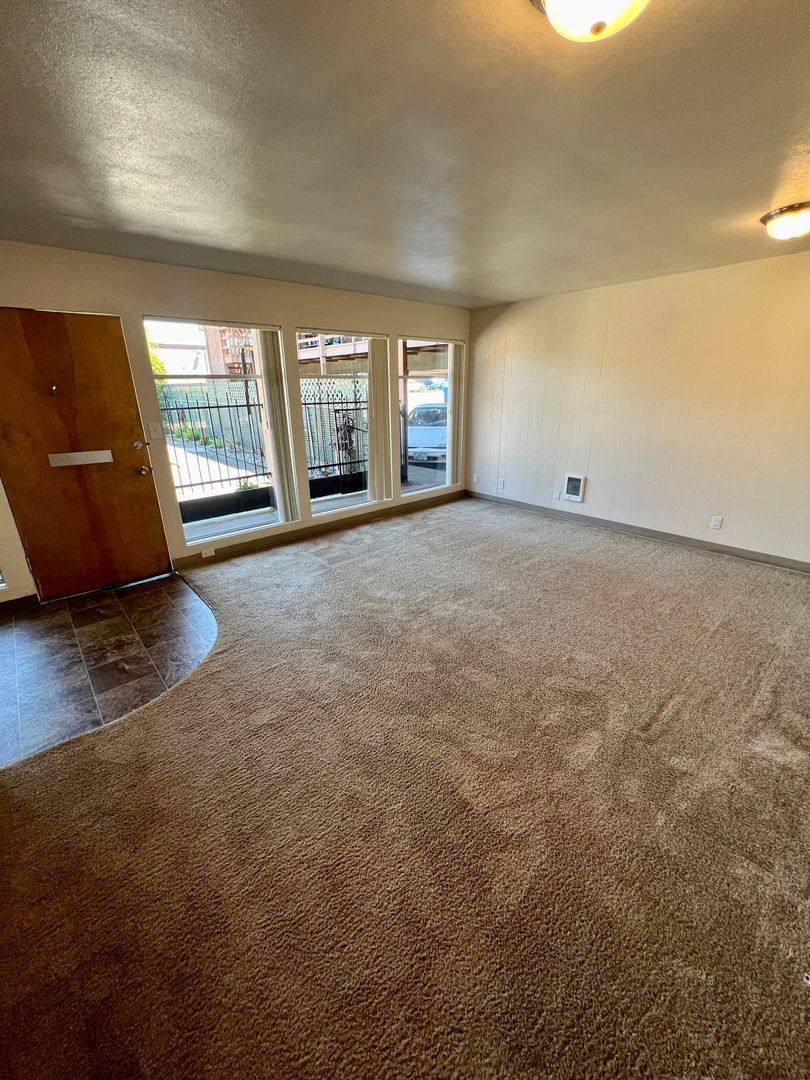 Apartment for rent at 170 Owens St S, Salem, OR 97302