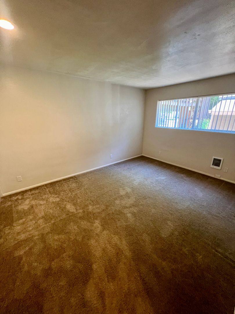 Apartment for rent at 170 Owens St S, Salem, OR 97302