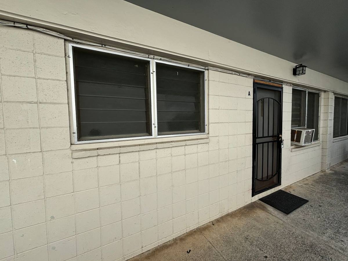 Apartment for rent at 918 Hikina Lane, Honolulu, HI 96817