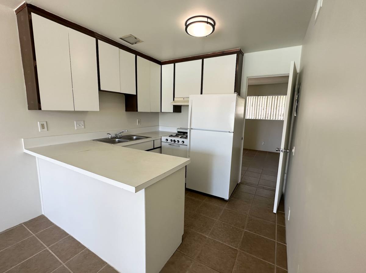 Apartment for rent at 100 W Via Olivera, Palm Springs, CA 92262