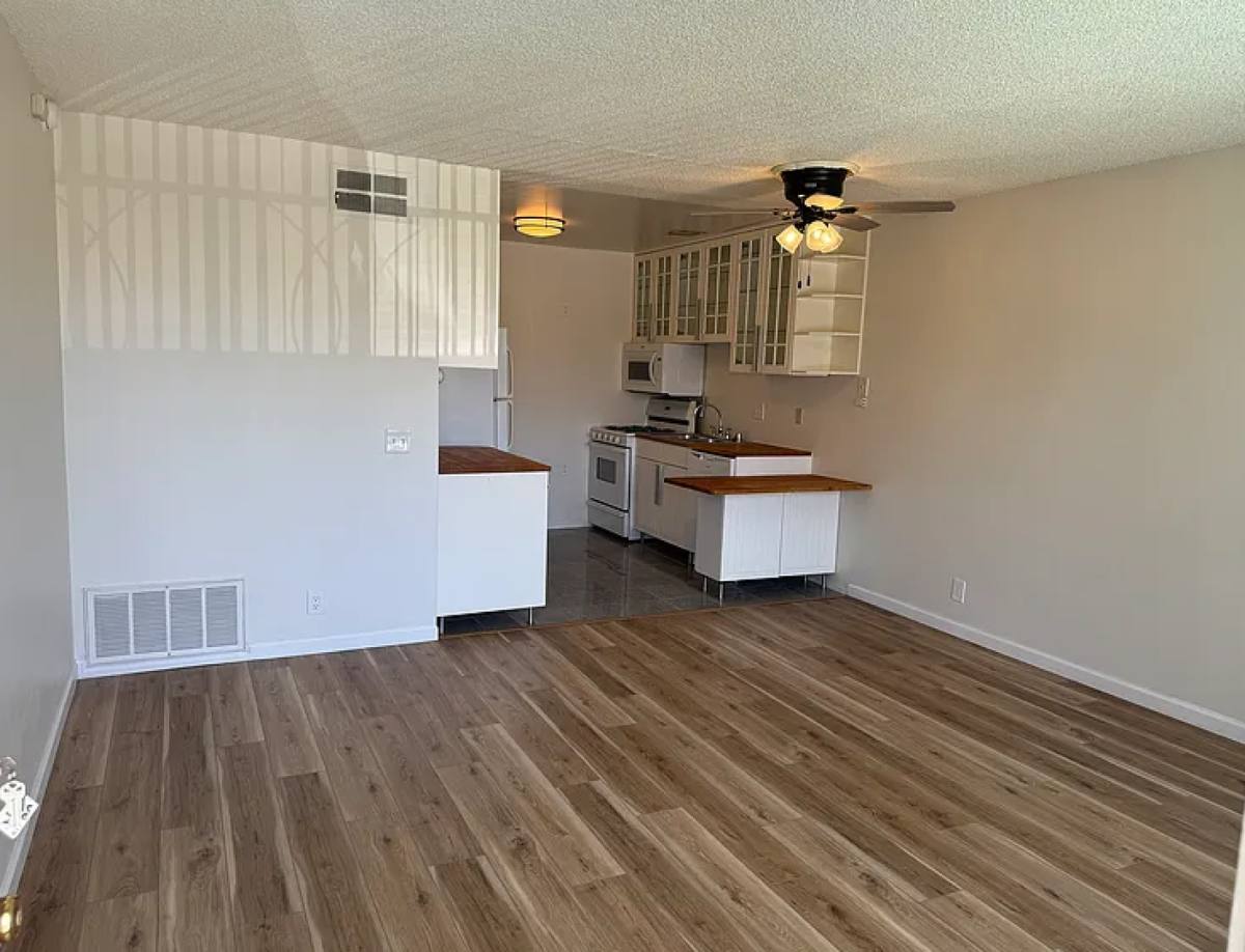 Apartment for rent at 100 W Via Olivera, Palm Springs, CA 92262