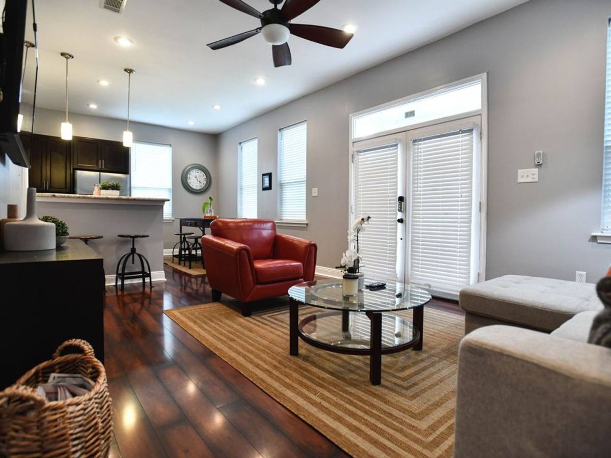 Apartment for rent at 337-339 S Murat 4501-4503 Banks St, New Orleans, LA 70119