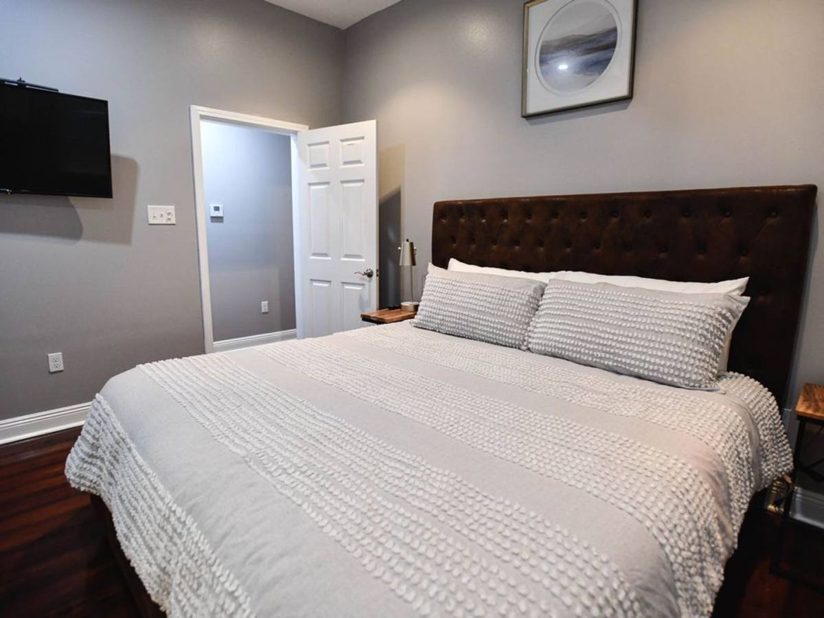 Apartment for rent at 337-339 S Murat 4501-4503 Banks St, New Orleans, LA 70119