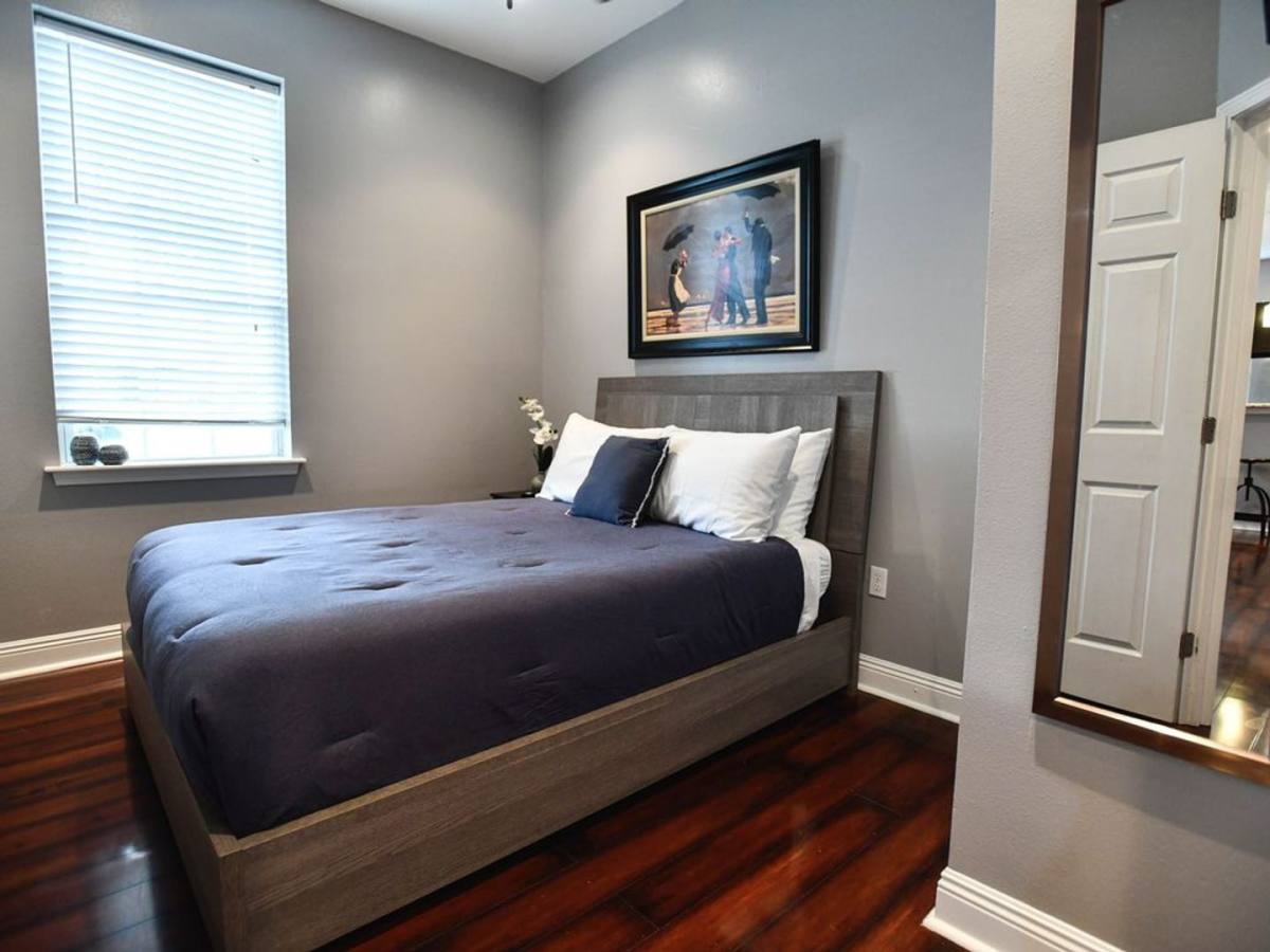 Apartment for rent at 337-339 S Murat 4501-4503 Banks St, New Orleans, LA 70119