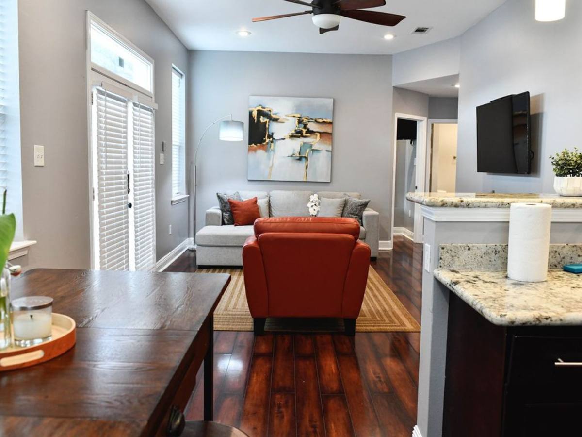 Apartment for rent at 337-339 S Murat 4501-4503 Banks St, New Orleans, LA 70119