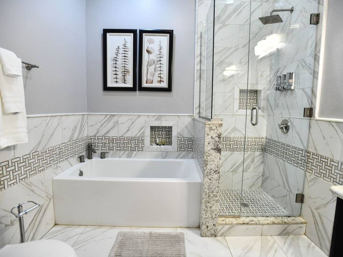 Apartment for rent at 337-339 S Murat 4501-4503 Banks St, New Orleans, LA 70119