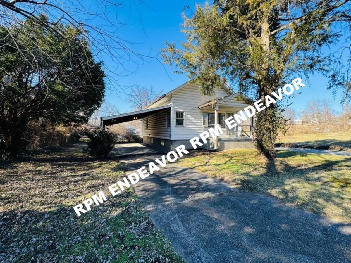 House for rent at 9943 Lilac Dr, Saint Louis, MO 63137
