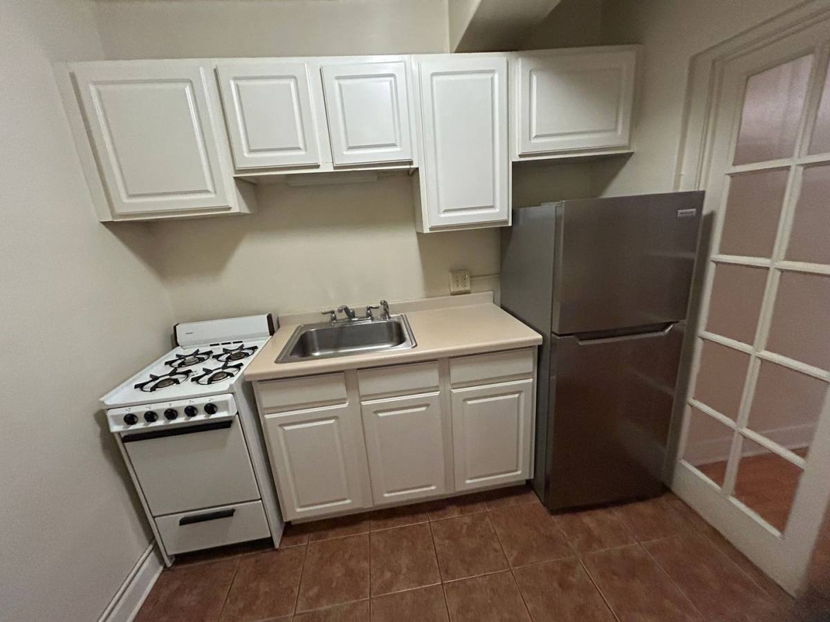 903 E Kilbourn Ave, Milwaukee, WI 53202 - Apartment for Rent - Image 3