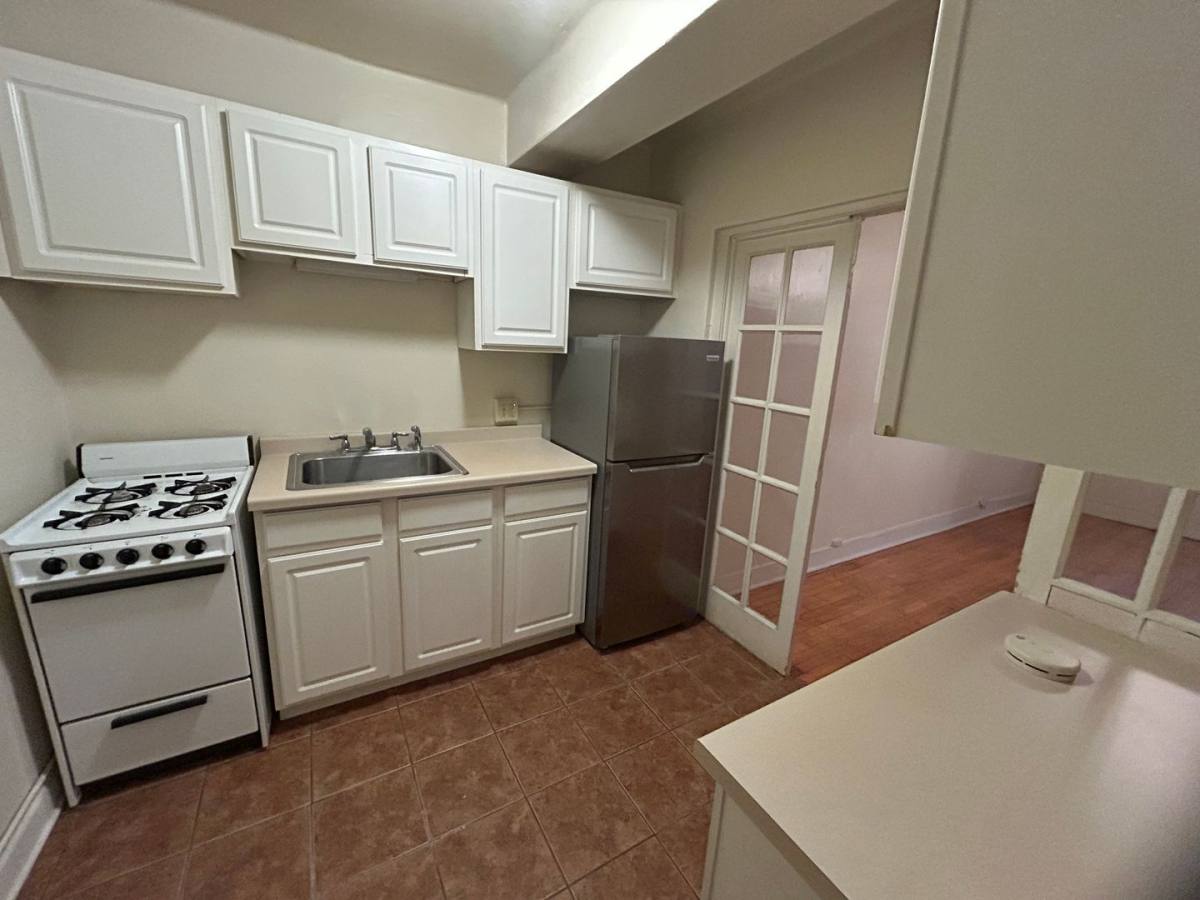 903 E Kilbourn Ave, Milwaukee, WI 53202 - Apartment for Rent - Image 2