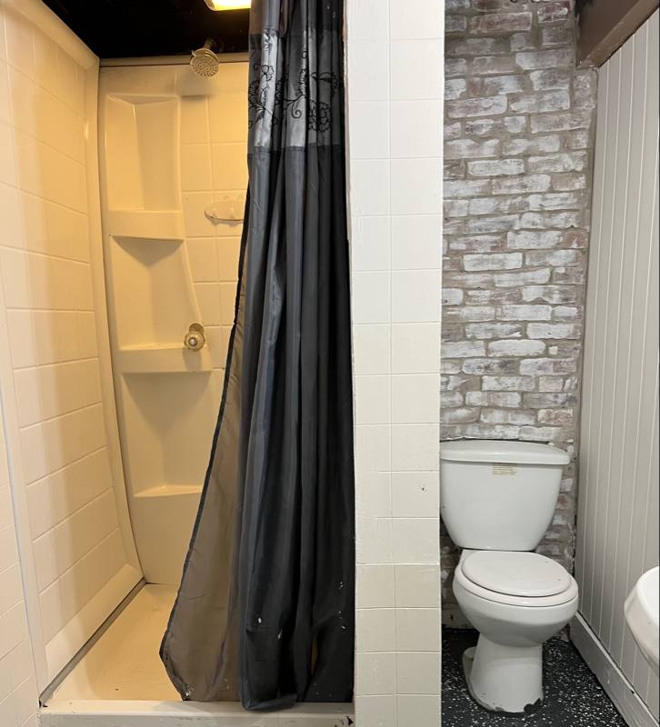 Townhouse for rent at 400 Block Mount Holly, Baltimore, MD 21229