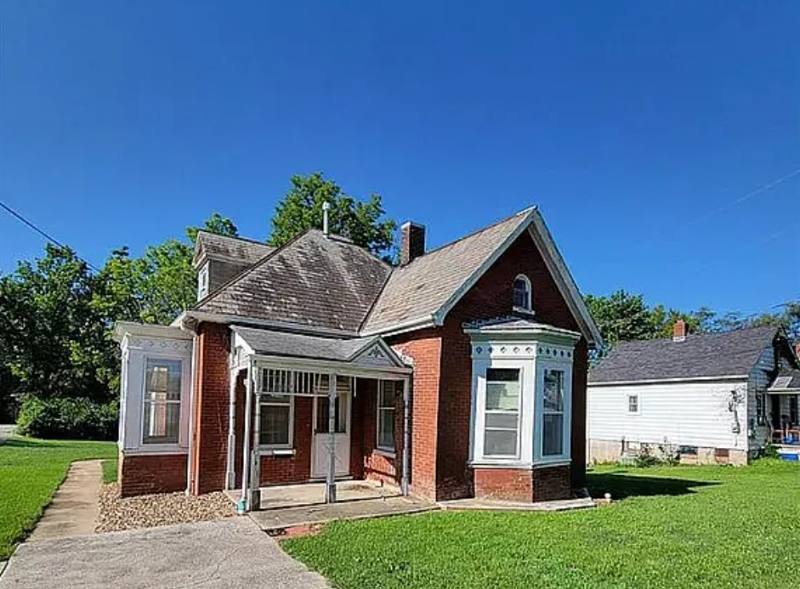 House for rent at 216 E Walton St, Warrenton, MO 63383