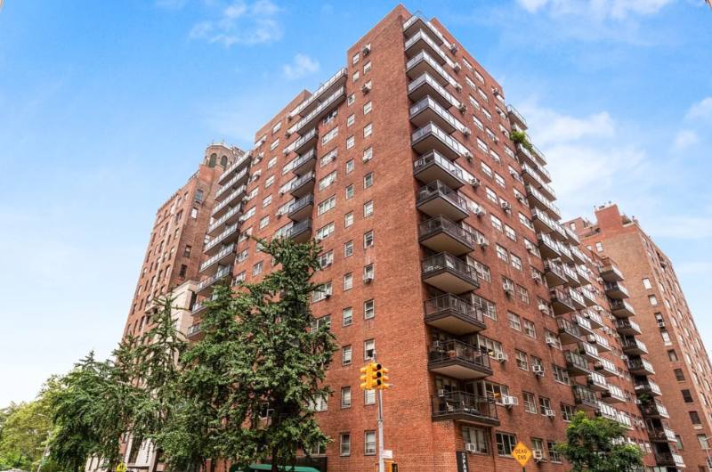 Apartment for rent at 85 E End Ave #11E, New York, NY 10028