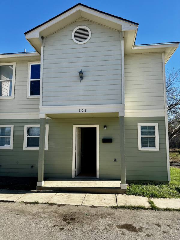 Townhouse for rent at 768 Avondale Ave #202, San Antonio, TX 78223