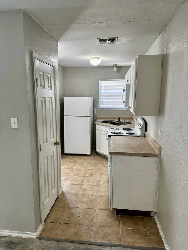 Townhouse for rent at 768 Avondale Ave #202, San Antonio, TX 78223