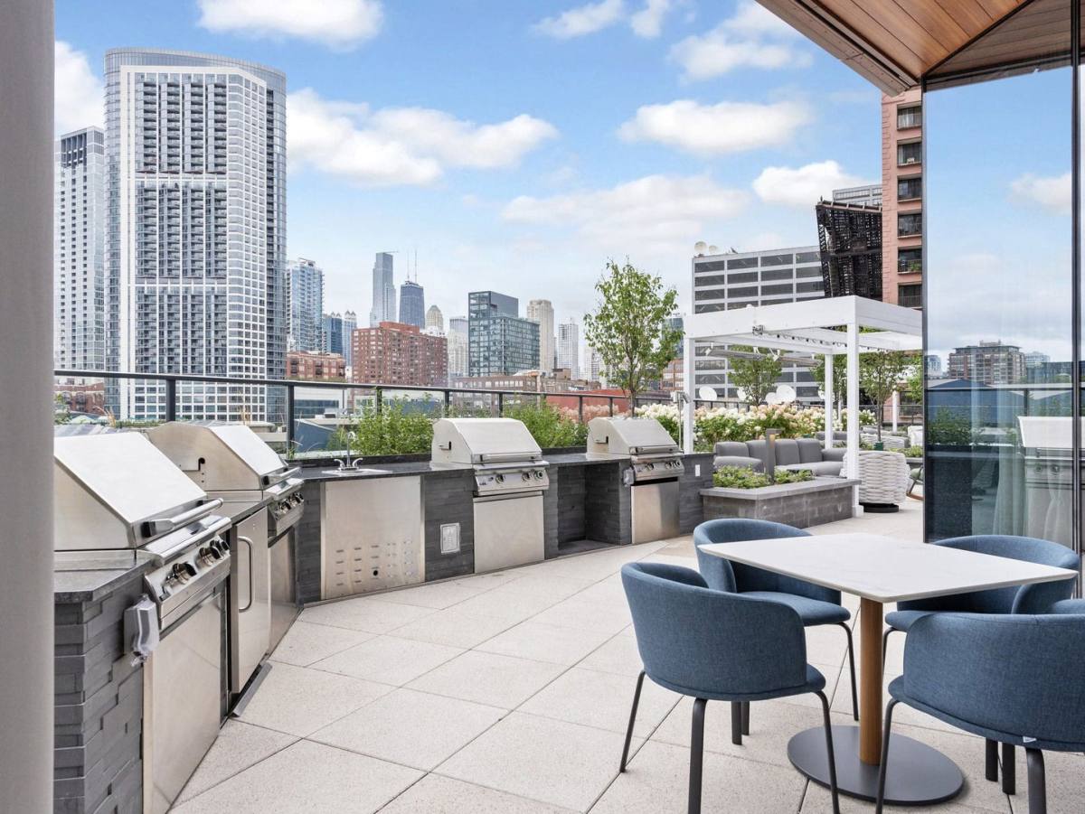 Apartment for rent at 350 N Canal St, Chicago, IL 60606
