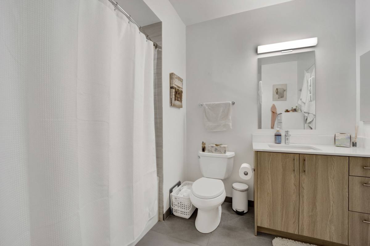 Apartment for rent at 350 N Canal St, Chicago, IL 60606