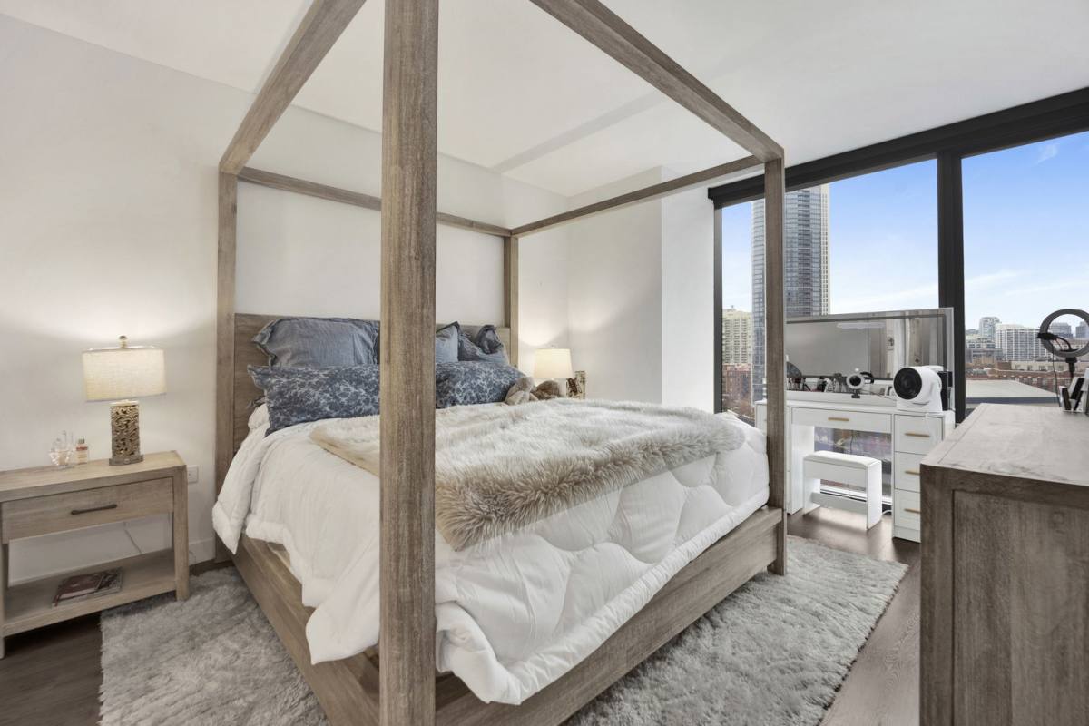 Apartment for rent at 350 N Canal St, Chicago, IL 60606